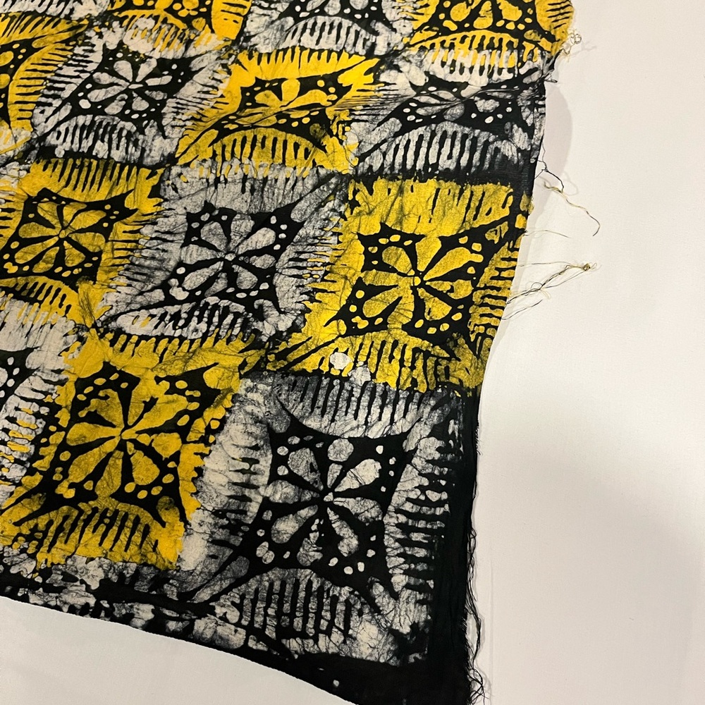 West African batik fabric black yellow white print on lightweight cotton voile - Picture 6 of 10